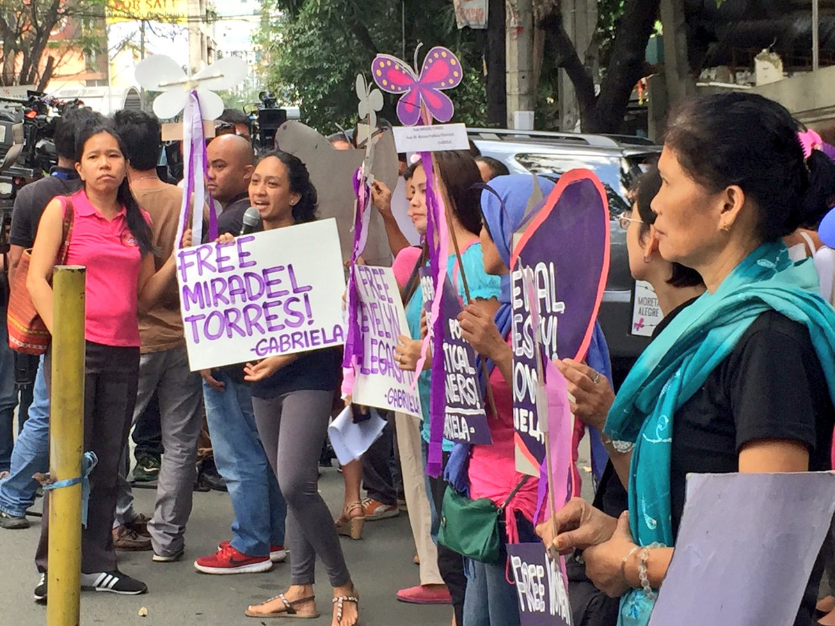 JohnsonManabat's tweet photo. Grupong Gabriela, muling kinalampag ang DOJ; Pagpapalaya sa mga babaeng political prisoner, inihirit. https://t.co/IjIyD7wREX
