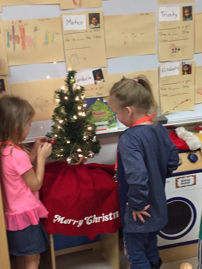 sheiladsales's tweet photo. Some fun Christmas learning in Head Start! @central_mabank #CEkidsmatter https://t.co/qPX3suHu6c