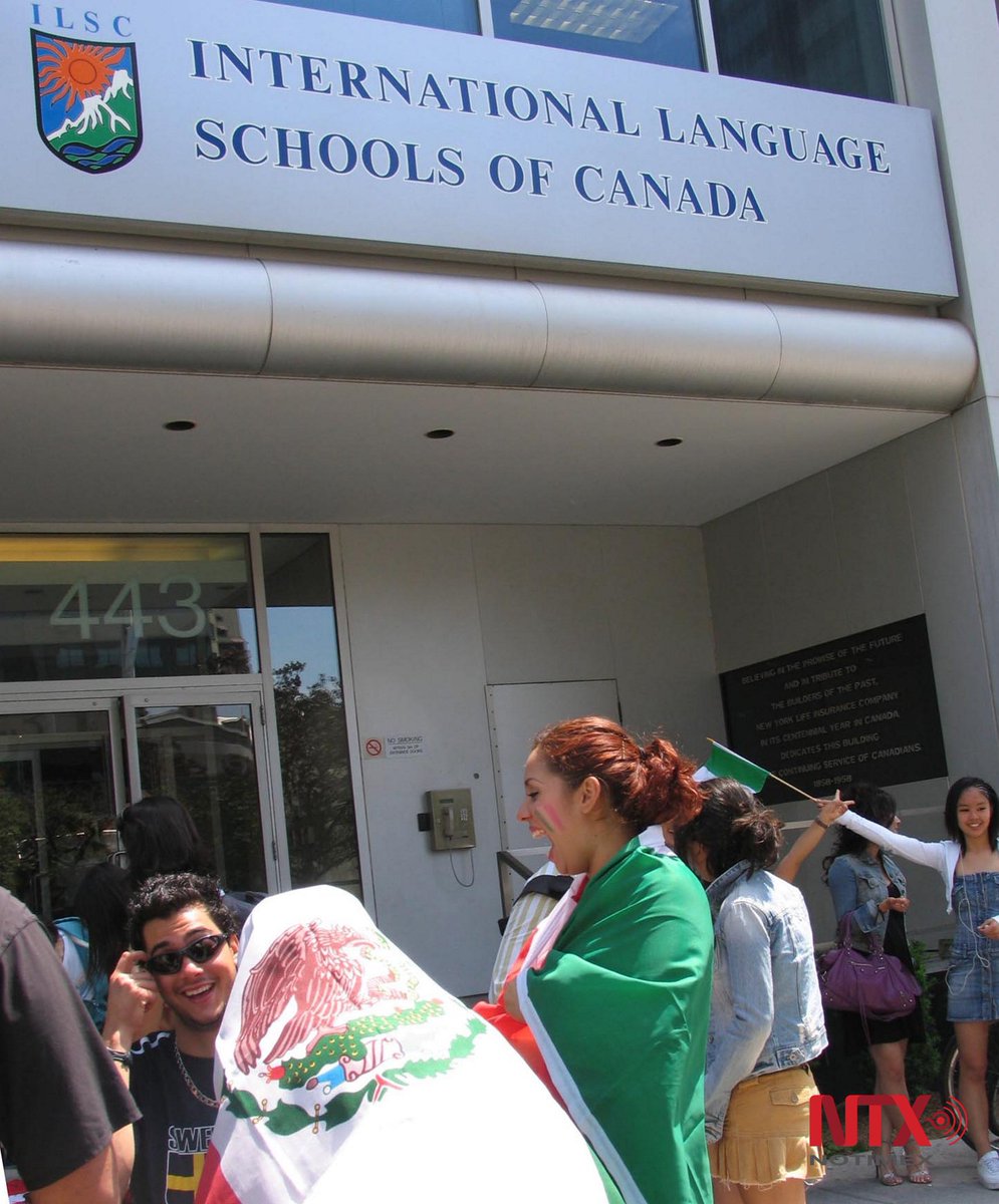 Notimex's tweet photo. Canadá prevé afluencia de estudiantes mexicanos tras fin de requerimiento de visa. >> https://t.co/7pnpzaF4q6 https://t.co/4MJjAq26TO