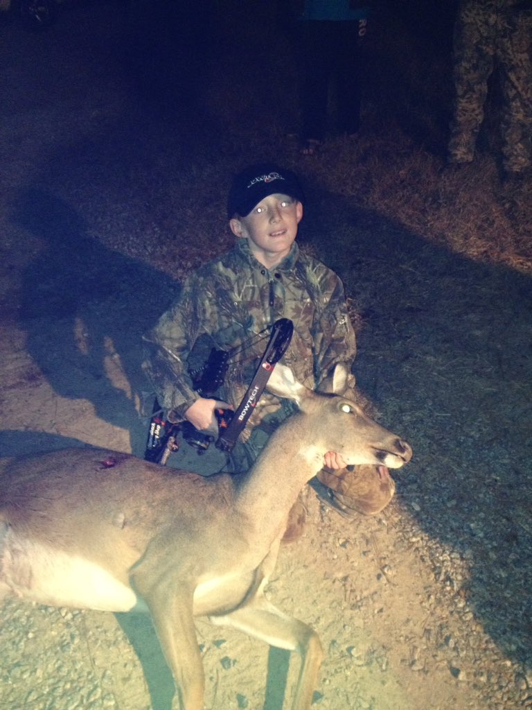 OlinPrice11's tweet photo. Bowtech jr prostaff Diamondback archery shop prostaff and my son Garett Price 3rd deer BUT 1st with a bow #bowtecharchery #diamondback https://t.co/SpuCLbRSr0
