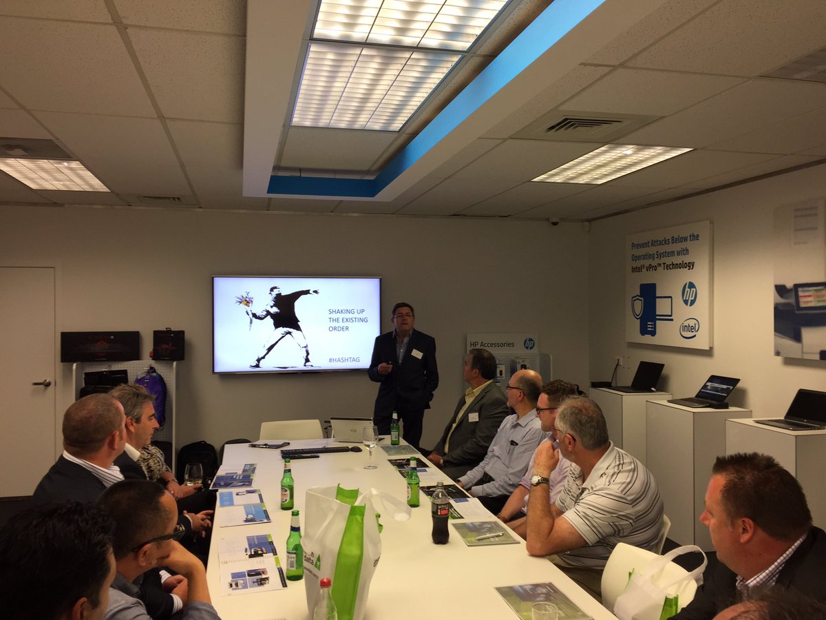 Aamplifyhq's tweet photo. @WarwickGrey shows us how to #redefine9-5 #workspacesfortomorrow with @HPE_NZ & @DimensionDataNZ https://t.co/9ZBH7gTnpn