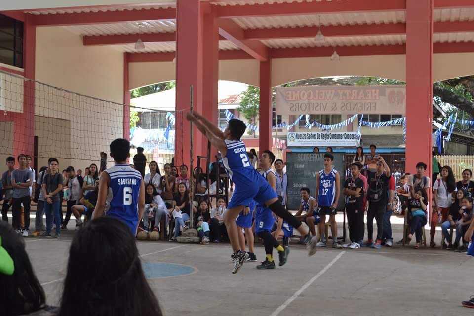 daveecuizonx's tweet photo. i believe i can fly😹 #intramuralgames https://t.co/Tldu94rBbc