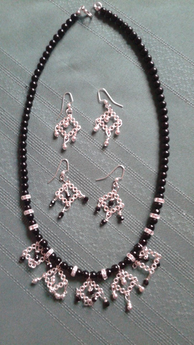 Karenblakehall's tweet photo. Beading Beat https://t.co/1OMXZpUn0m https://t.co/oTNVQw47va