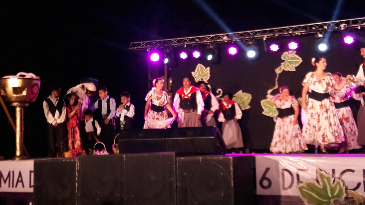 duilio_pezzutti's tweet photo. Maipu Vive Vendimia!!
Hoy gran fiesta en Coquimbito!!
#Felicitaciones!!! 
@AleBermejoMaipu @MuniMaipuMza https://t.co/fqH0fbvh2I