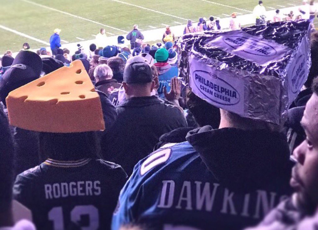 darrenrovell's tweet photo. Extra credit to the Eagles fan who made a Philadelphia Cream Cheesehead tonight (H/T @TheMightyEROCK) https://t.co/1d7lxoAS4c