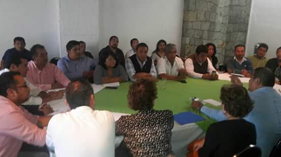 CarlosAlb1968's tweet photo. Hoy en reunion con el equipo de transicion del gobernador Alejandro Murat. Comision de salud. https://t.co/OHnimff1Y7