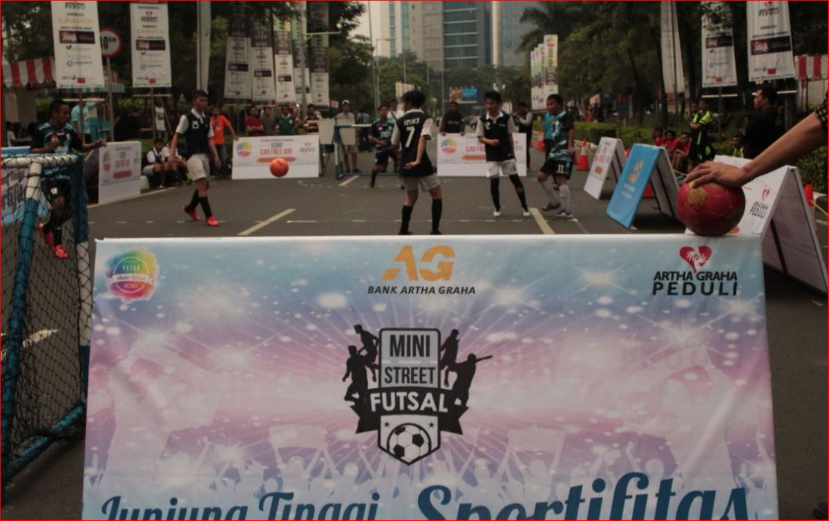 adjieairlangga7's tweet photo. Ikutan Mini Street Futsal yg diadain @papSCBD, main futsal ditengah jalan dengan udara adem. #cfd #cfdscbd #fursal #minifutsal #futsalstreet https://t.co/dGQ4UrV83F