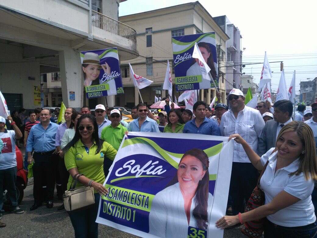 crctarqui's tweet photo. Militancia Activa y Revolucionaria @FernandMosquera líder #CONOLISPT apoyo a nuestra Asambleísta Distrito1 #SofiaEspin 💚 @SofiaEspin35 https://t.co/5QgET2LCnZ