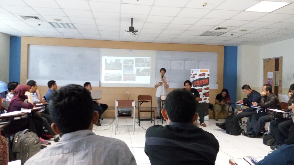 YouthProactive's tweet photo. Selanjutnya, mas @aquinowh sedang memimpin workshop mengenai "Strategi Komunikasi dalam Gerakan Sosial" 💃💃💃 #YCAC2016 #IACF5 https://t.co/AlylAyJxUo