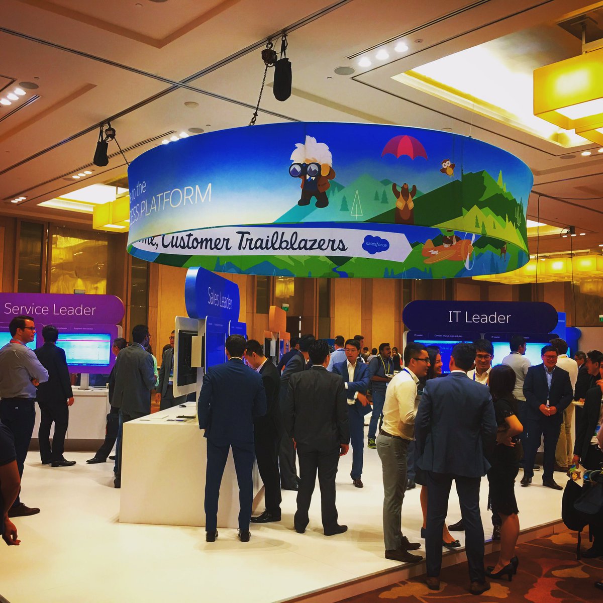 fragaraphael's tweet photo. Excited about sharing my TOP 10 features on Salesforce's all new #Lightning UI at @Salesforce Advantage Tour today in Singapore. https://t.co/3z5pOuWrL2