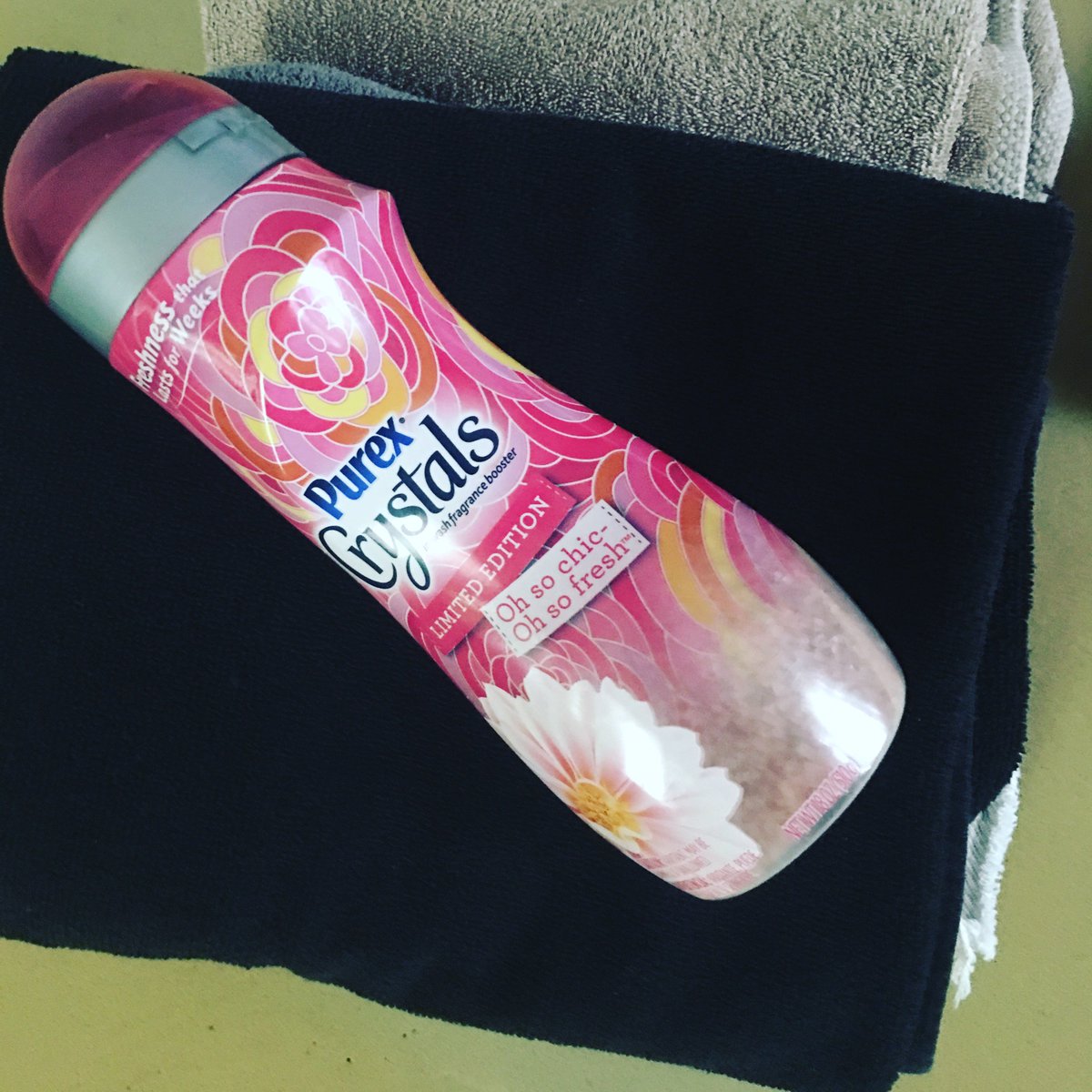 Debbie_Hickman_'s tweet photo. These @purex crystals are absolutely amazing! They smell so good and keep my laundry fresh for weeks! #crystalslife #gotitfree https://t.co/grFQh9fig5
