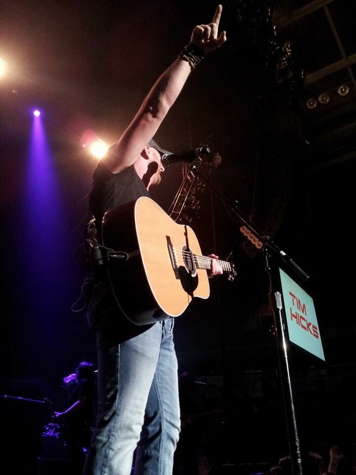 Justine2726's tweet photo. WOAH! It's been 2 yrs since the #RiserTour! & our EPIC @ThrowDownCrew #AftCraft... ππ #ExcelGumPackage #NailedIt @timhicksmusic @BX93Gary https://t.co/p2FLg7lNFJ