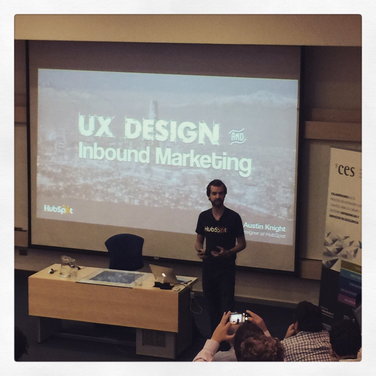 claudiolopezm's tweet photo. Y seguimos con #austinknight y #UserExperience #marketinginbound #ces #uai #cesuai #escueladenegociosuai https://t.co/nnF0VsL7Z5