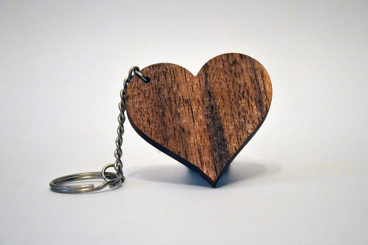 andra_389's tweet image. Wooden Heart Keychain, Walnut Wood, Love Keychain, Environmental F… tuppu.net/bc711c8e #keychain #CoolKeychains
