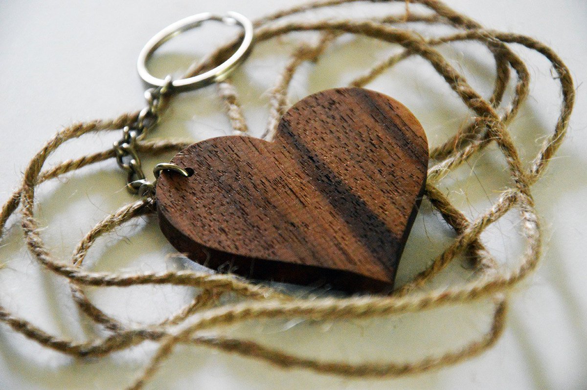 andra_389's tweet image. Wooden Heart Keychain, Walnut Wood, Love Keychain, Environmental F… tuppu.net/bc711c8e #keychain #CoolKeychains