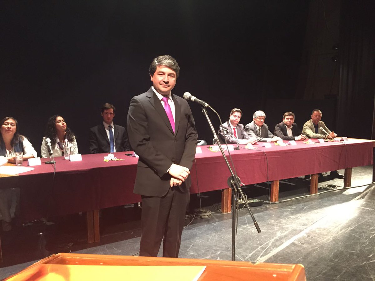 munivaldivia's tweet image. AHORA @Omar_Sabat jura como alcalde para un nuevo periodo en #valdiviacl