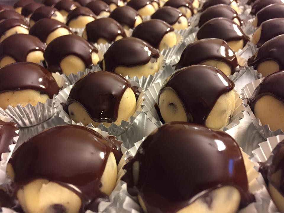LWLOttawa's tweet photo. Cookie DOUGH Truffles
@boomottawa
#SHOWSTOPPERS
you know you waaaaaasaaaaaaant some.
@mamashellscakes https://t.co/7TNoh2bgRV