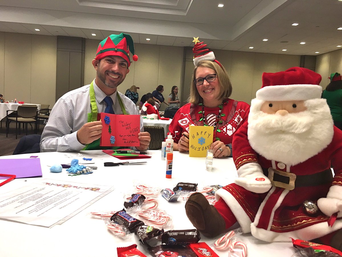 marthaebarrett's tweet photo. @BankofAmerica #jax volunteers make holiday cards for deployed military, hospitalized children and seniors.... They're awesome! https://t.co/ezJBhyDuzQ