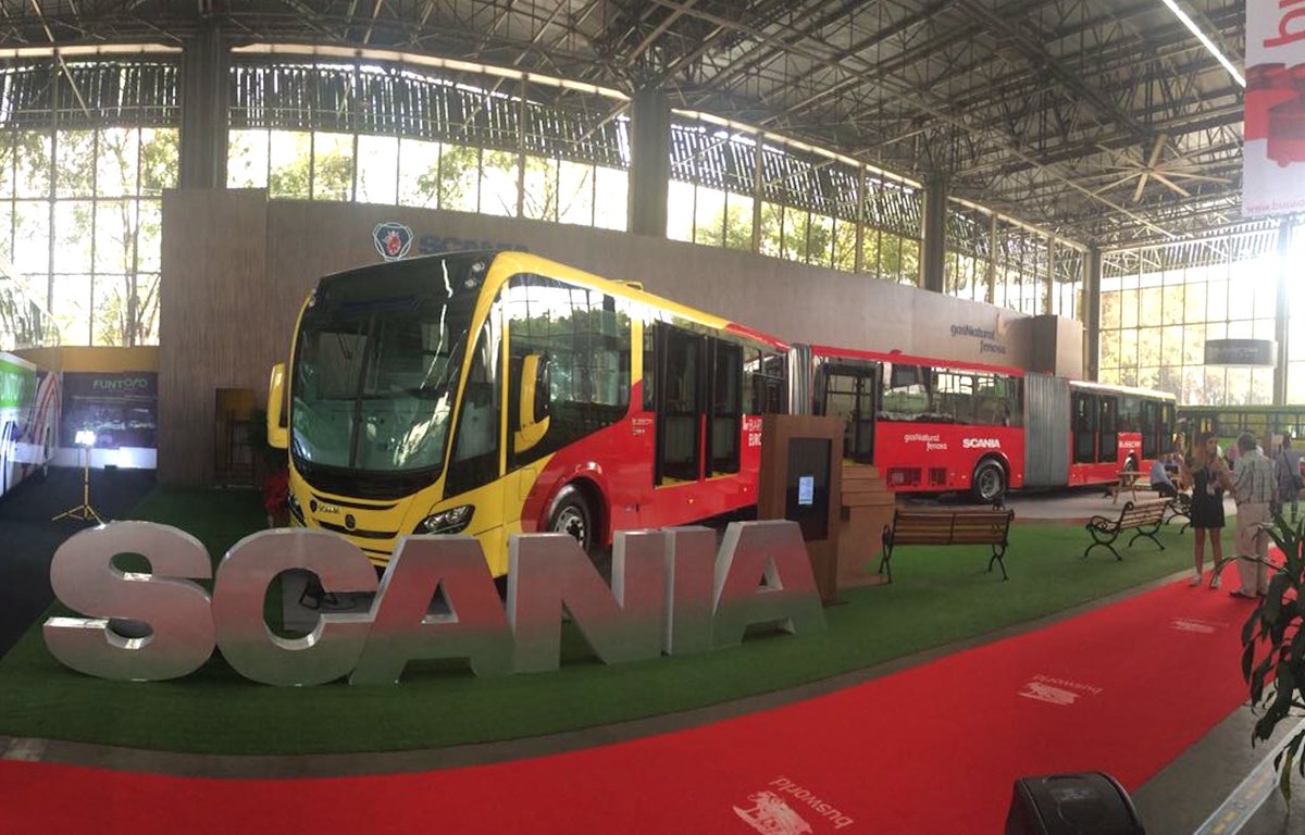 revvialibre's tweet photo. El primer autobús Biarticulado con motor a gas se presenta en el #BusworldLatinAmerica, es una plataforma Scania con carrocería Busscar. https://t.co/Iup4SATfeb