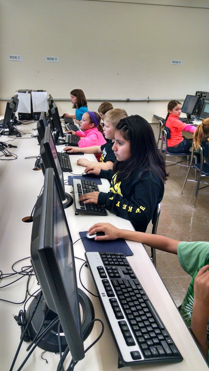 moreytech's tweet photo. #HourofCode  #WBMwolverines https://t.co/yYlJYaxLyB