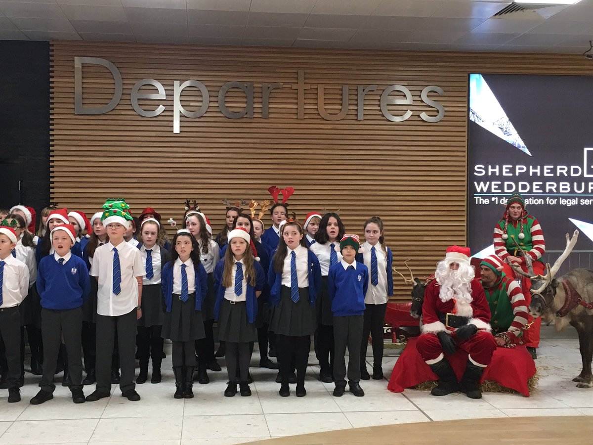 GLA_Airport's tweet photo. Lots of festivities happening in our check-in area today. Come and meet these beautiful reindeer! https://t.co/p9Hntfm9Vx