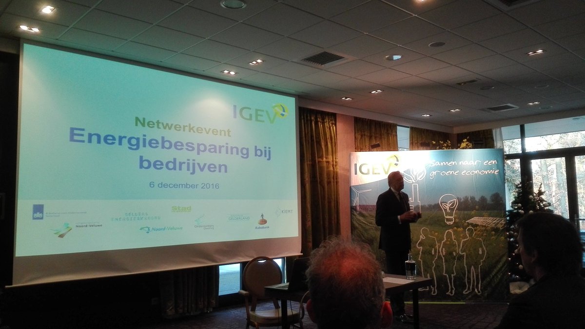 veluweduurzaam's tweet photo. @EdNijpels pleit voor energiebesparing en deelt over wereldwijde klimaatprobleem bij Netwerkevent #igev https://t.co/xhspmg1uLp