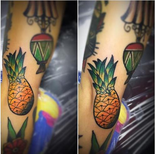 LaMarcaBodyArt's tweet photo. #Tattoo #Tatuaje #LeoCanosa #Piña #Pineaple #OldSchool #Tradicional #FrutaCubana #LaMarca #LaHabana #Cuba #TatuadoresCubanos #CubanInk https://t.co/m2cE3XMjwD
