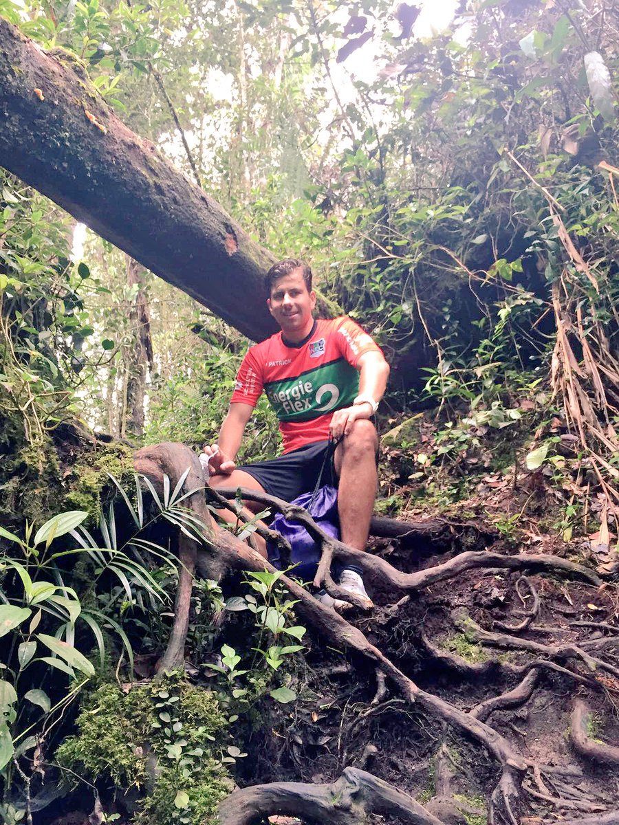 sjacobs1987's tweet photo. Met @NEC_Nijmegen en vol @EnergieFlex in de jungle van Maleisië🇲🇾💪🏻#hiking #cameronhighlands #aroundtheworld #traveling https://t.co/3tEXRHEYjl