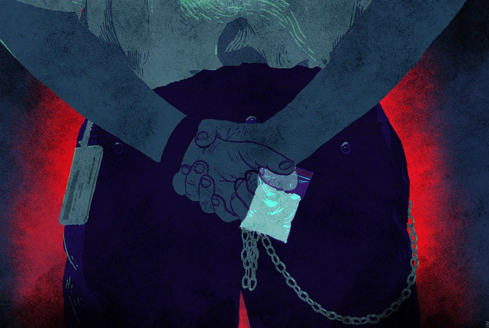 BuzzFeedUK's tweet photo. REVEALED: The prison service is suppressing evidence of corruption among its guards, fuelling violence behind bars
https://t.co/m20MCFfIeM https://t.co/BkoKVu7g0K