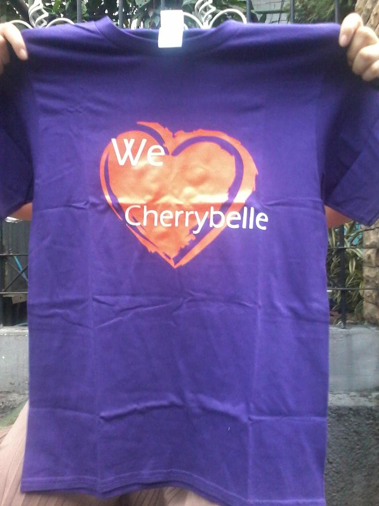 korii_98's tweet photo. Baju nya udah aku terima ya ceh @3TataChiBi sukaaa bangett.. makasih cehh https://t.co/4OeVO0Lwkh
