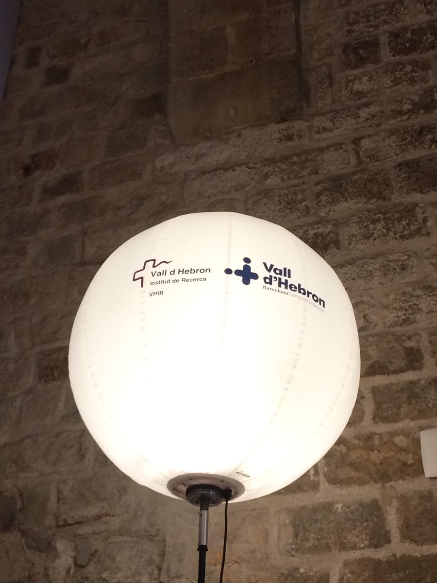 alejandramanau's tweet photo. Éxito de asistencia esta mañana en el rastrillo solidario de @Intropia para el @VHIR_ 💊👗🔬 https://t.co/DIfTN8qcx3