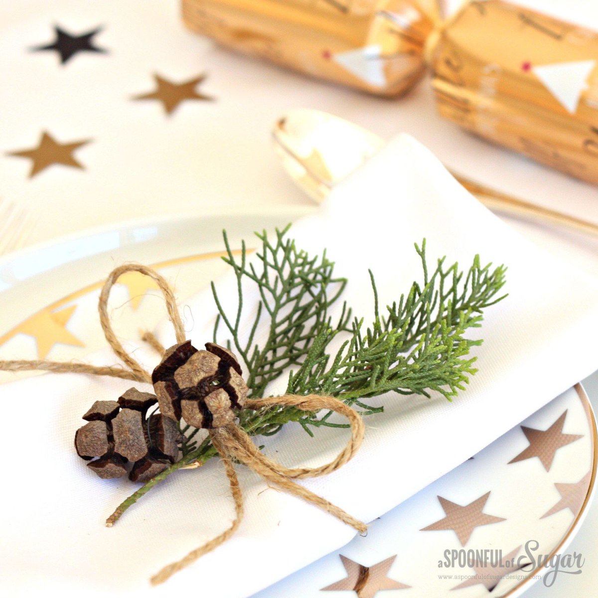 Seeff_MU's tweet image. Take a look at these 39 gorgeous Christmas table settings &amp;amp; centerpieces and thank us later! goo.gl/ySnOum #seeff #christmas #deco