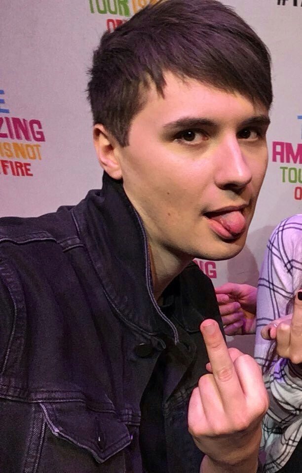 VESELHOWELL's tweet photo. THERE ARE 2 KINDS OF PEOPLE https://t.co/5jwsMigUrm