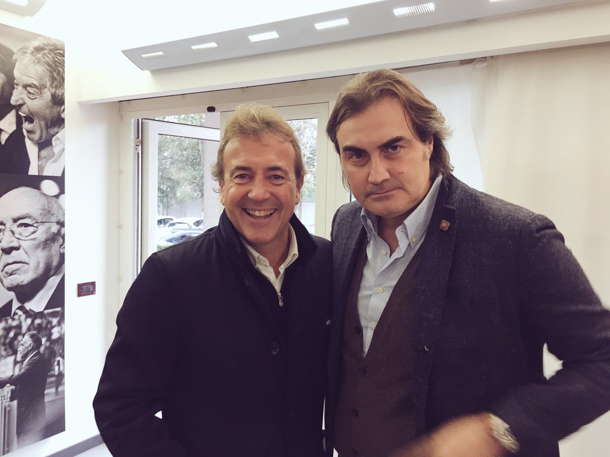 LukaFallica's tweet photo. .@SisalMatchpoint li mette d'accordo!
#weallfootball
#allostadioconmatchpoint 
@criscinotti1 @FedericoMosca_ 
@angelomangiante @PIERPARDO https://t.co/M8RQYoLRaS