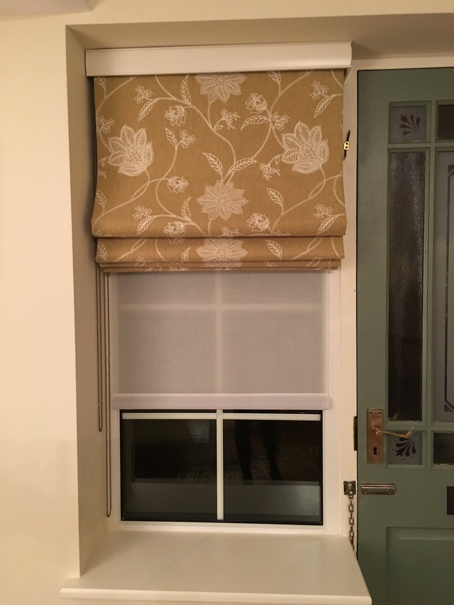 jackson_joanne's tweet photo. Bali emas fabric by @FibreNaturelle 
Creating the layered look with voile roller blind and wooden pelmet with return😋😍 https://t.co/Wq3g5urN7H