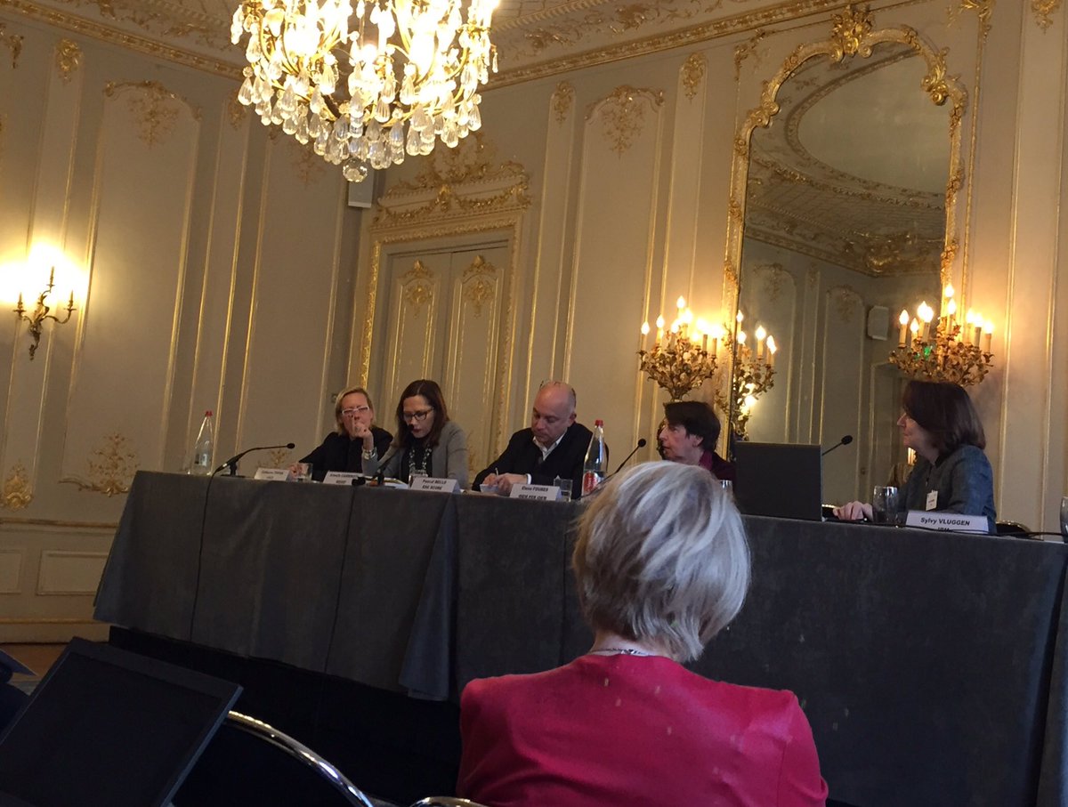 ForceFemmes's tweet photo. "Les réseaux sociaux sont une forme de méritocratie de l'engagement et les femmes s'en sont emparés" @ArmelleCR #diversite @GroupeRHM https://t.co/8VMd9Ud2l0