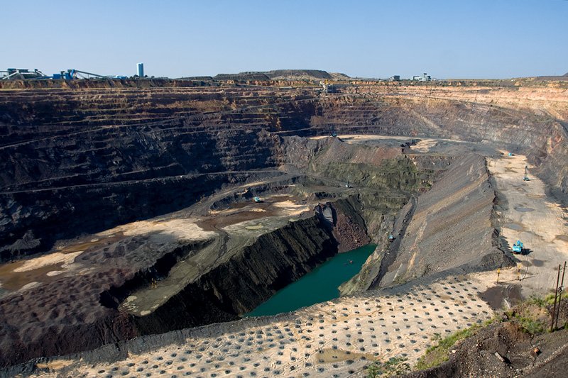 Thiess secures two-year contract with #Debswana's #Jwaneng #diamond mine bit.ly/2gL0GcJ <a href="/ThiessMining/">Thiess Pty Ltd</a> #mining #diamonds #Botswana