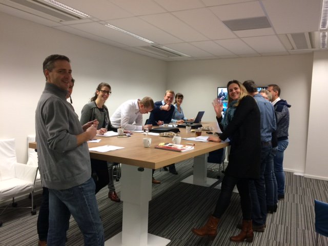 Goed voor de beentjes! Vanmorgen een staande vergadering gehad <a href="/abiantwerkt/">abiantwerkt</a>. Mogen we vaker doen :) Foto by <a href="/ArienHuijssoon/">Arien Huijssoon</a>