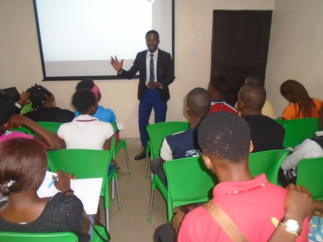 ParadigmHQ's tweet photo. Last week, LIFE 2016D students learnt about risk and financial management for small businesses.
#Aba #Ajegunle #Dakata #CapacityBuilding https://t.co/IvDjOkzusT