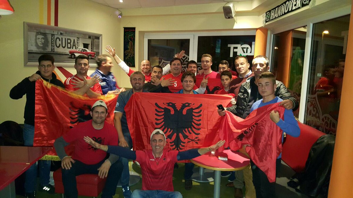 Anton_Cet's tweet photo. #Kuq e Zi deri ne vdekje e mëtej 🇦🇱një flamur një Kombetare dhe një Komb 13 vite Urime https://t.co/tPB20gRvuH