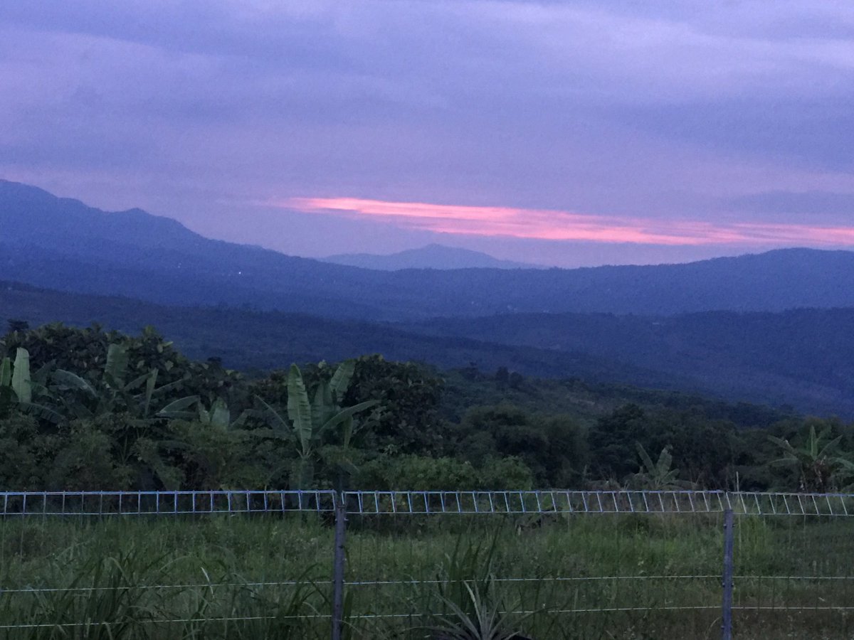 iwanfals's tweet image. &amp;amp; mulai gelap... hidup yg singkat, yuk bermanfaat...🙏🏼