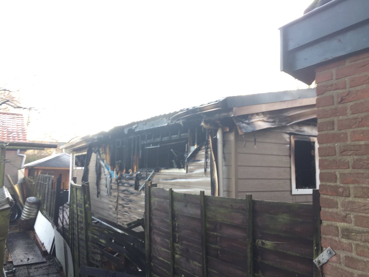 BrandweerGWD's tweet photo. Weer terug op kazerne na brand in #Piershil #hardgewerkt #weerschoon https://t.co/3nIyyU0Nbi