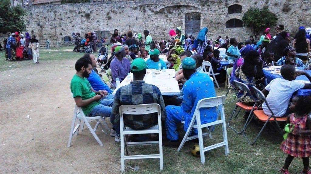 LA_PAH's tweet photo. Abrazo a @pahbanyoles @PAH_Garrotxa PAHs gironines, amistades y familiares. Seguiremos luchando juntas, acordándonos de tí, compah, Mònica. https://t.co/54kIoRABdN