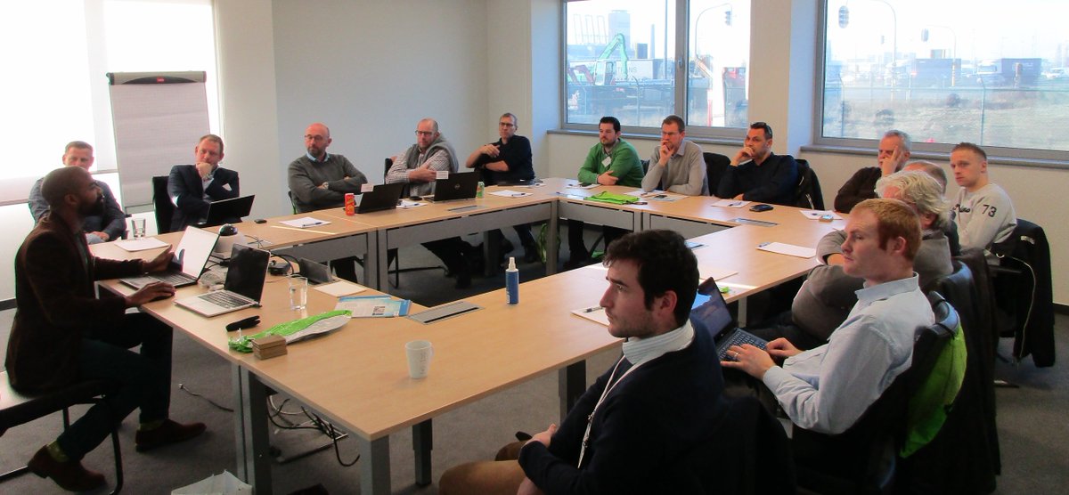 “Zo beheer je vanuit één dashboard in de Cloud al jouw netwerkapparatuur en beveiligingscamera’s”, toont Orpheo Koulen op onze workshop.