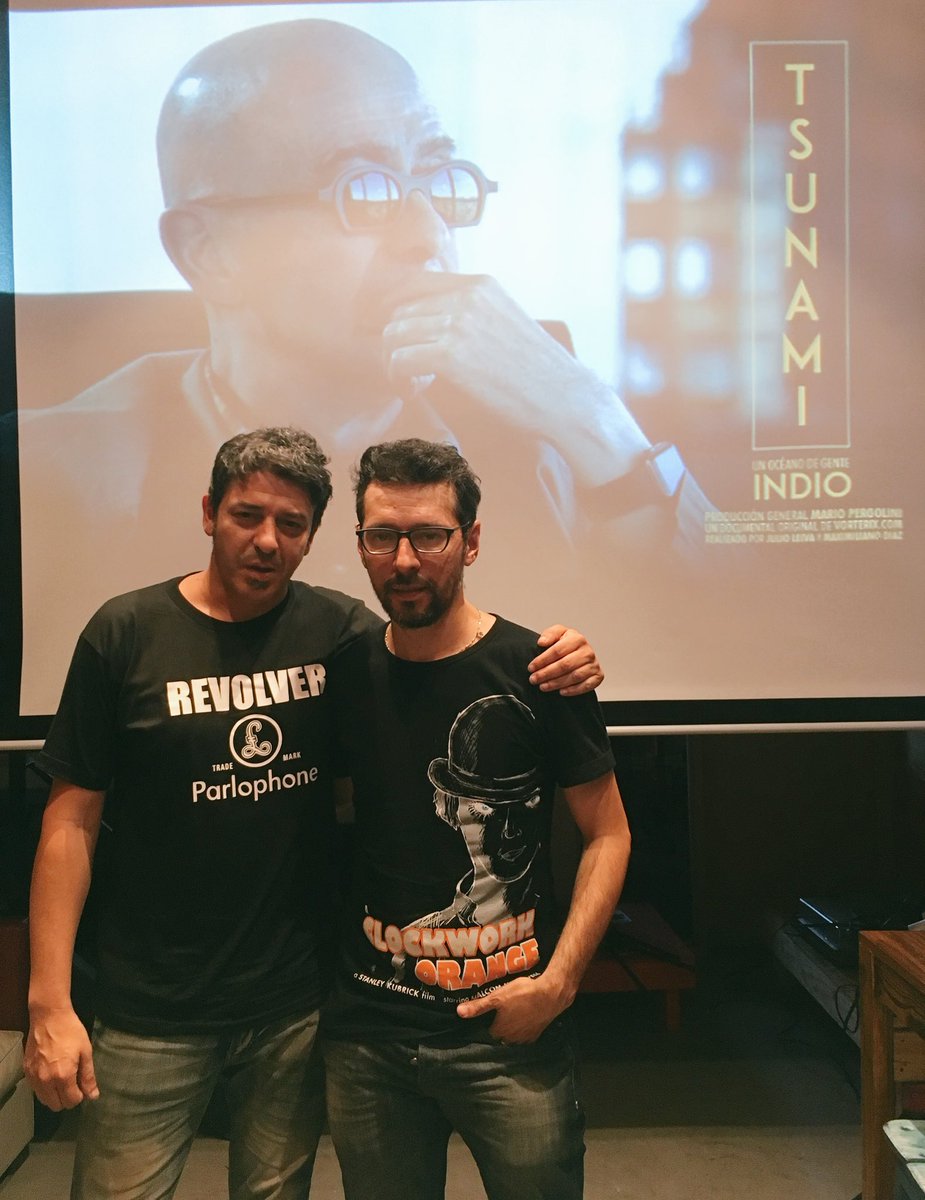 _universomusica's tweet photo. Gracias por venir @juleiva! #QueSeaRock continúa. Inscripción en escueladerock2016@gmail.com o en el Facebook de Universo Música. https://t.co/osvc7bZCaV