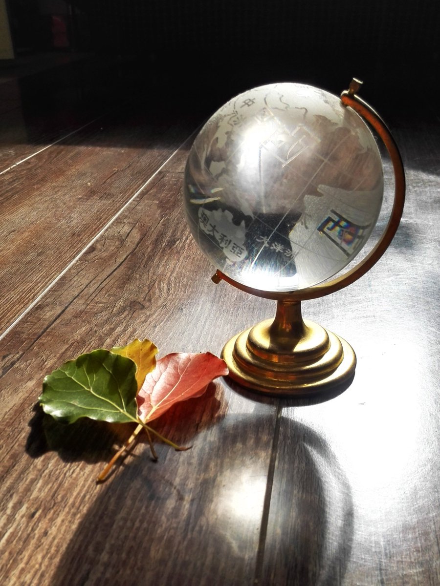 abcde_cn's tweet image. #crystal #tellurion #globe under the sunshine.