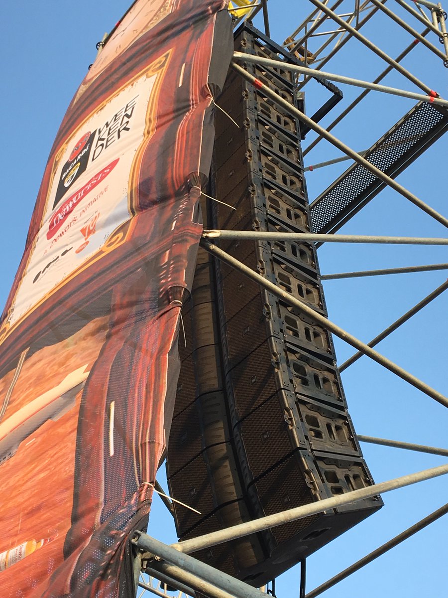 HarmanProIndia's tweet photo. @HarmanProIndia gear made sure you get the best #SoundnLight experience at the #NH7weekender. @TheJBLpro @Martin_Global @SoundcraftUK. https://t.co/yxLsHB6ZR0