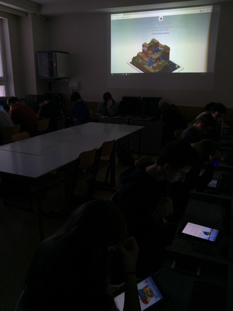 jmclass20's tweet photo. Enjoying #HourofCode with #Swift using #SwiftPlaygrounds on iPads. #it1ikt https://t.co/0EJMkWtUtE