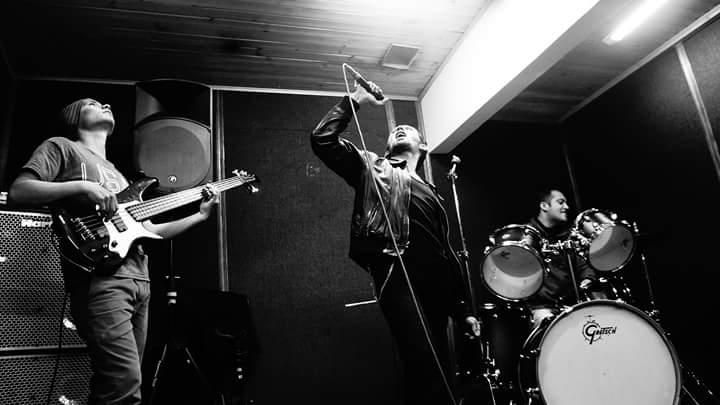 CTOF_Rockband's tweet photo. Ciudad en llamas #CitiesOnFlame #Drums #bass #voice https://t.co/RdeOIVH5pl