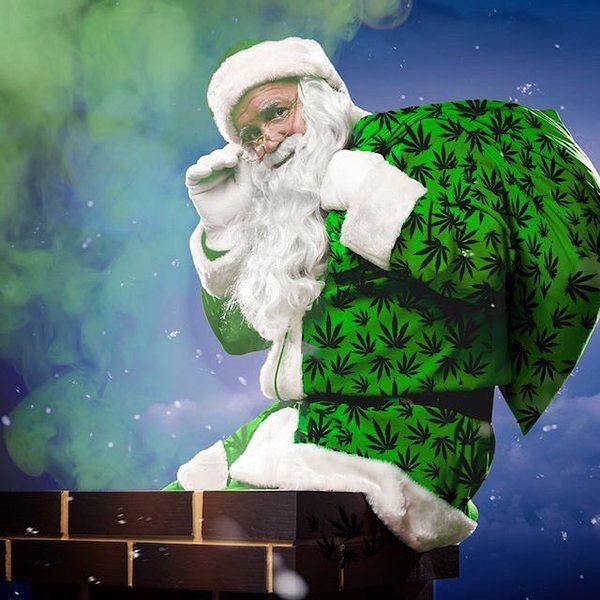 EzpipeCanada's tweet photo. Xmas is just around the corner. Let EZpipe get u through the holidayz! https://t.co/tAnhkTrOm9